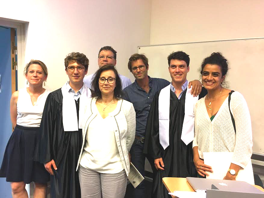 Photo de Gabriel et Paul avec les membres du jury lors de leur thèse sur Océan Dentiste avec illustration des statistiques