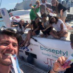 Équipe d'étudiants sur le bateau Océan Dentiste