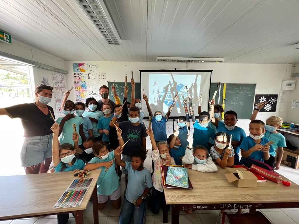 Notre équipe en visite dans une école en Martinique
